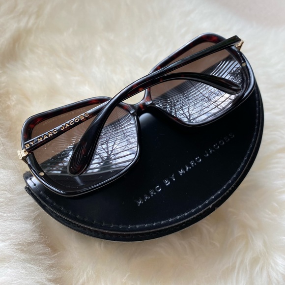 Authentic Marc Jacobs Sunglasses - Picture 2 of 3